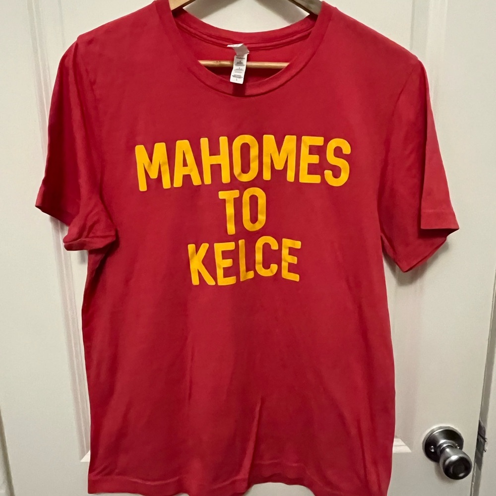 CANVAS MAHOMES TO KELCE T-SHIRT